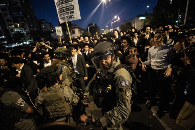 Judeus ultraortodoxos – Israel – protesto – alistamento militar – forças armadas – guerra – hamas – jerusalém