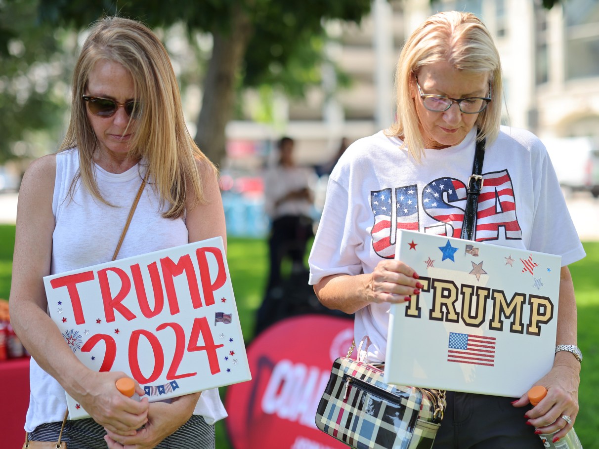 Trump dispara como imbatível e esquerda afunda no... | VEJA