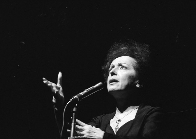FRANCE - 1961: Edith Piaf (1915-1963), French singer. Paris, Olympia, in January, 1961. (Photo by Roger Viollet via Getty Images/Roger Viollet via Getty Images)