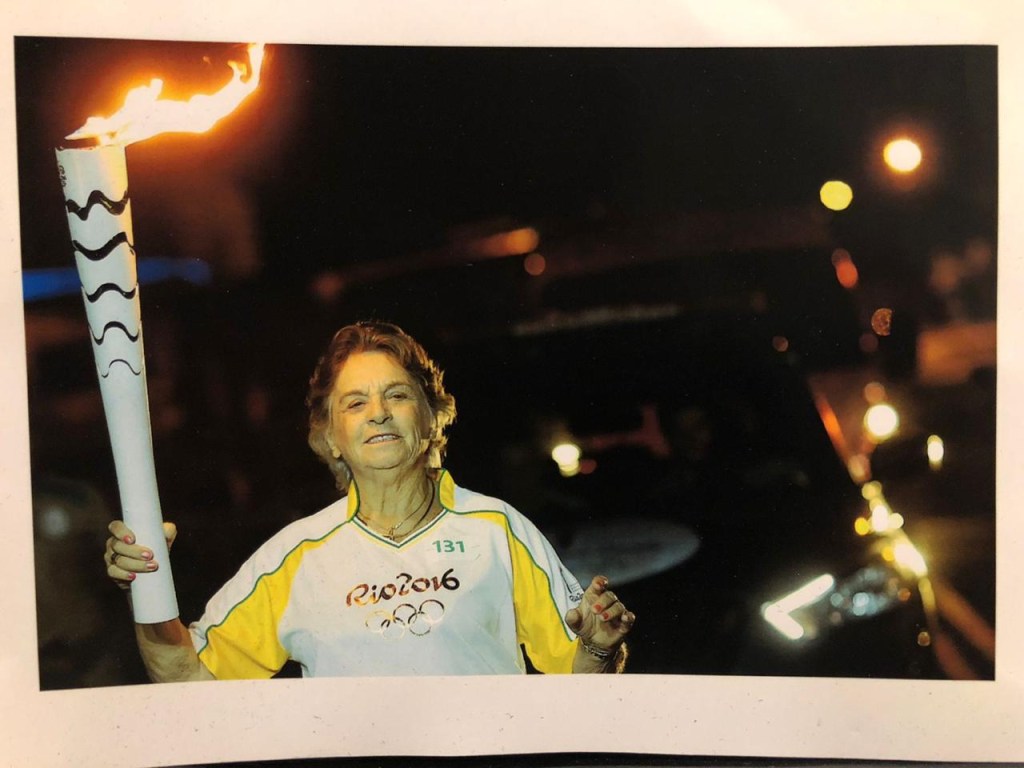 UM MERGULHO E UM FLASH - A prefeita Anne Hidalgo: enfim, na quarta-feira 17, braçadas no Sena depois de muito adiar