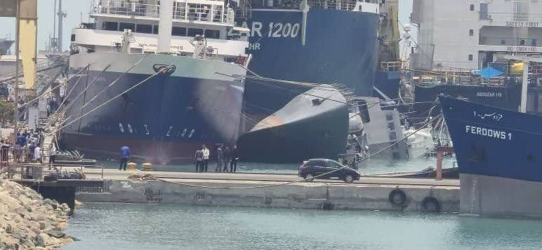 Navio de guerra iraniano afunda Navio de guerra iraniano afunda