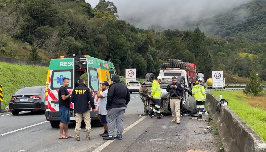 Dunga sofre acidente de carro no Paraná e é encaminhado para hospital