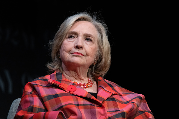 Hillary Clinton, ex-secretária de Estado dos EUA, durante entrevista para um episódio do The David Rubenstein Show" em Nova York. 04/05/2023
