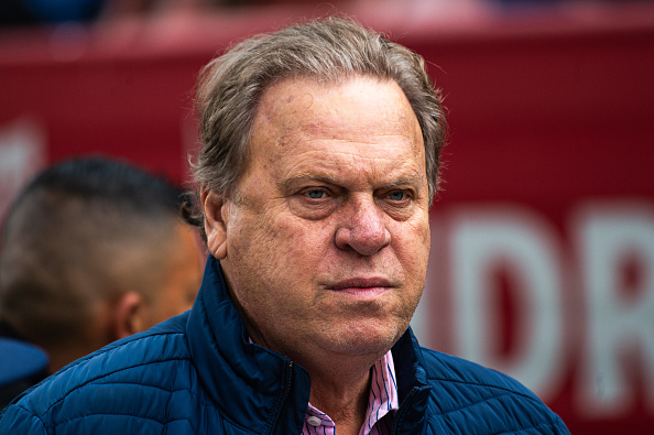 Presidente da Federação Colombiana de Futebol, Ramón Jesurún, durante partida feminina entre Colômbia e EUA no Estádio Nemesio Camacho, em Bogotá. 25/02/2024