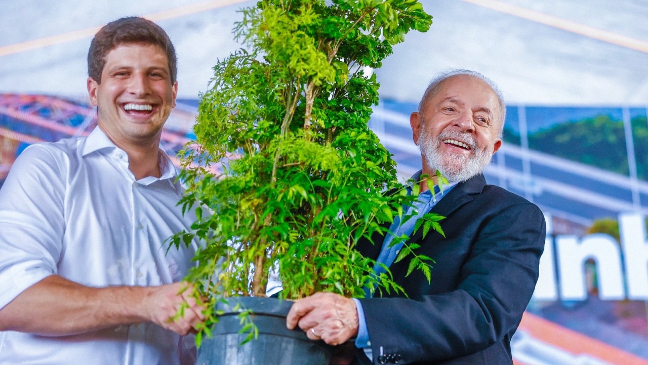 O prefeito do Recife, João Campos (PSB), e o presidente Lula (PT), durante evento na última terça-feira, na capital pernambucana