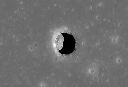 ENTRADA - Caverna: poço descoberto na Lua é entrada para grande caverna