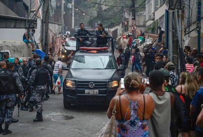 Ação policial em favela. Bairros ricos e com maior percentual de pessoas brancas estão praticamente imunes a esse tipo de ação