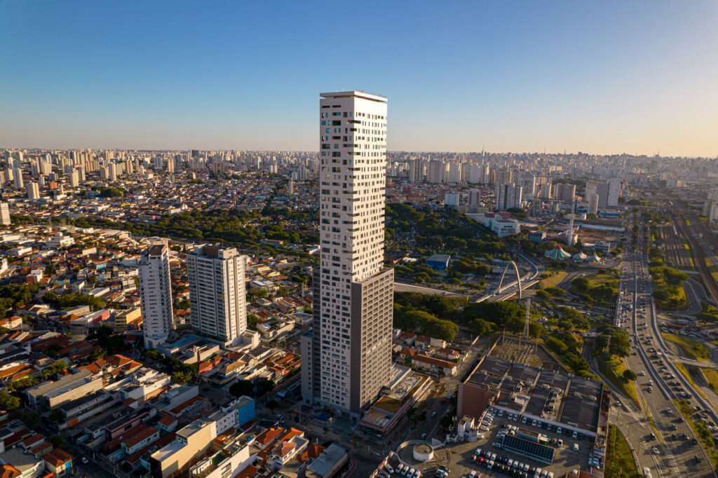 Localizado no Tatuapé, o Platina 220 é o novo prédio mais alto da capital, com 172 m