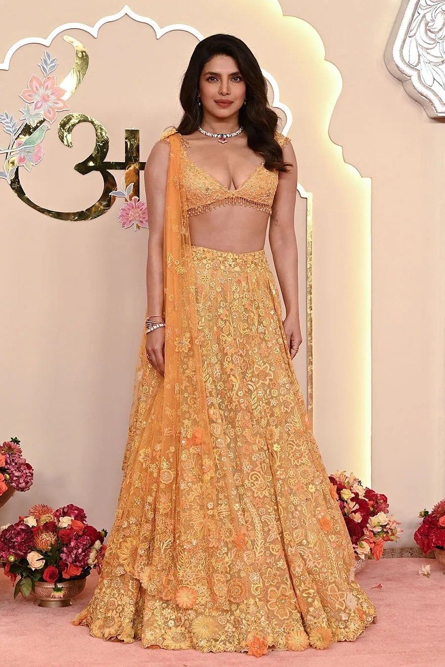 Priyanka Chopra Jonas usou um luxuoso vestido Tarun Tahiliani