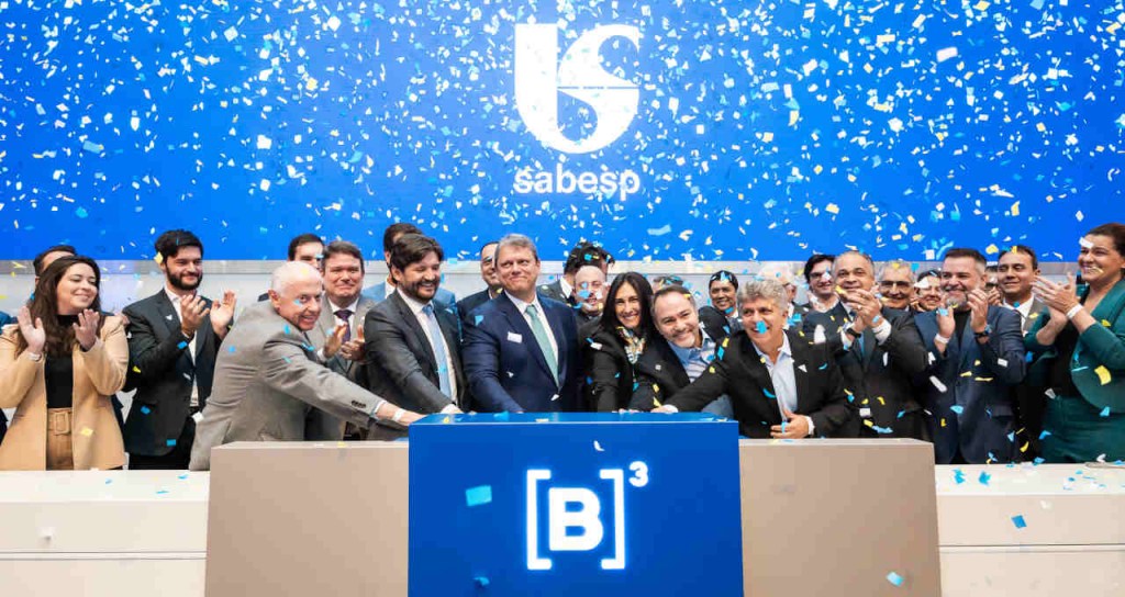 Cerimônia de toque da campainha na B3, que marca a privatização da Sabesp SBSP3, com Tarcísio Gomes de Freitas e Equatorial