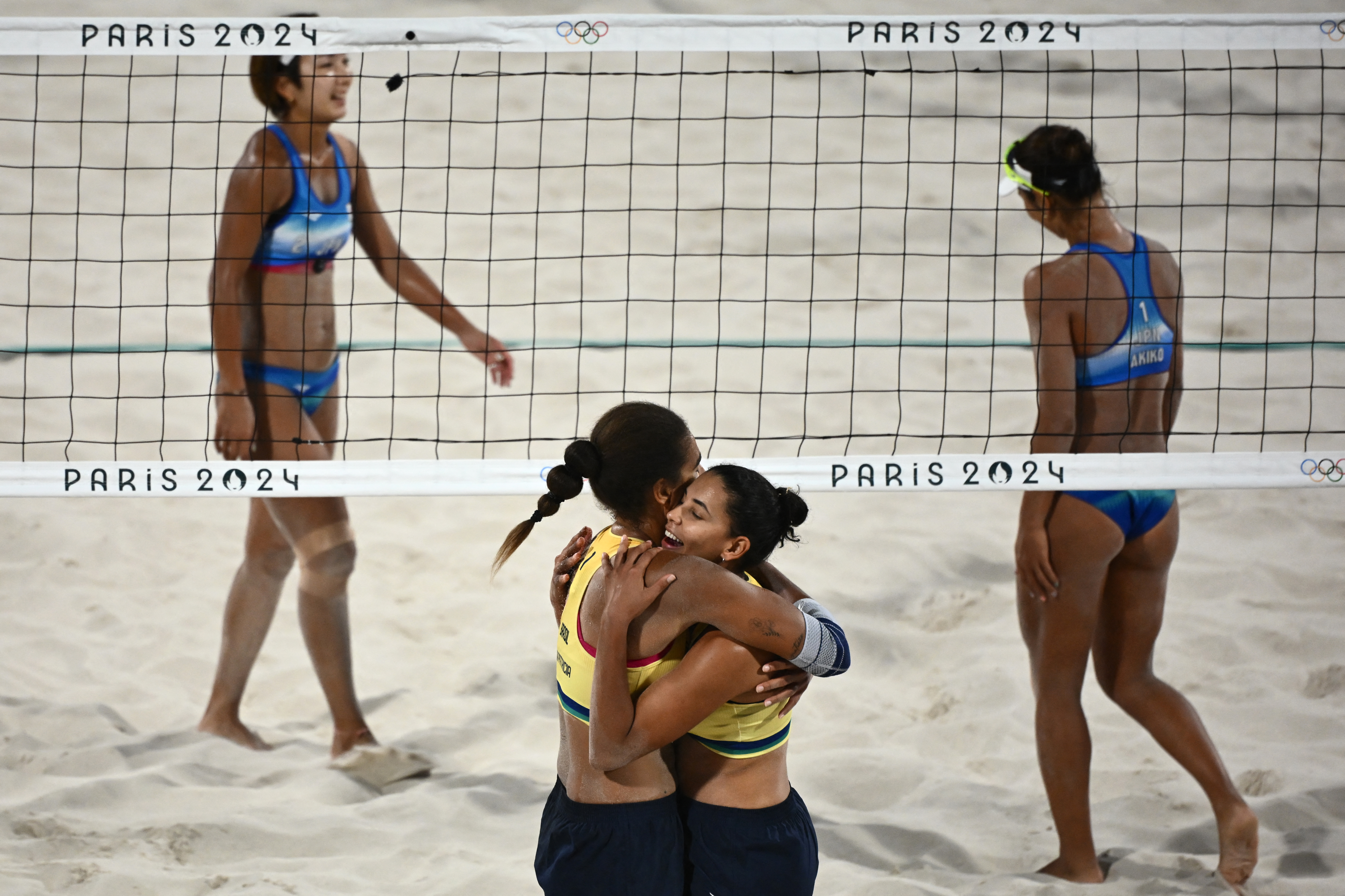 Ana Patrícia e Duda atropelam japonesas e avançam às quartas no