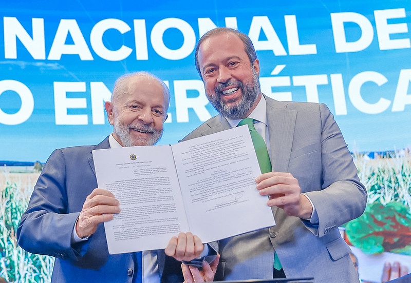 Lula e Silveira anunciam regulamentação de mercado bilionário de energia