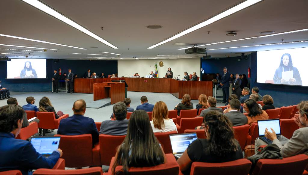 Supremo julga núcleo 4 do caso do golpe e encontro de Lula com Trump ganha forma