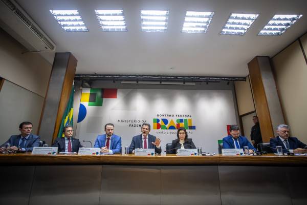 Fernando Haddad, Simone Tebet e equipe do Ministério da Fazenda