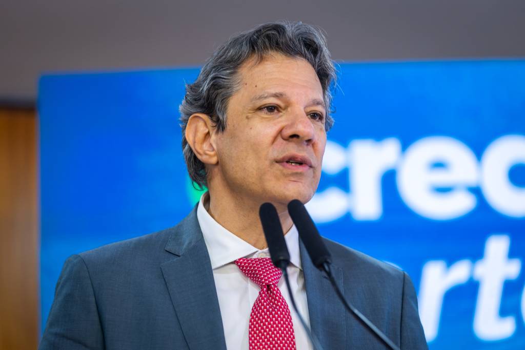 Deputado quer apoio de Haddad a projeto que restringe acesso de aposentados a empréstimos