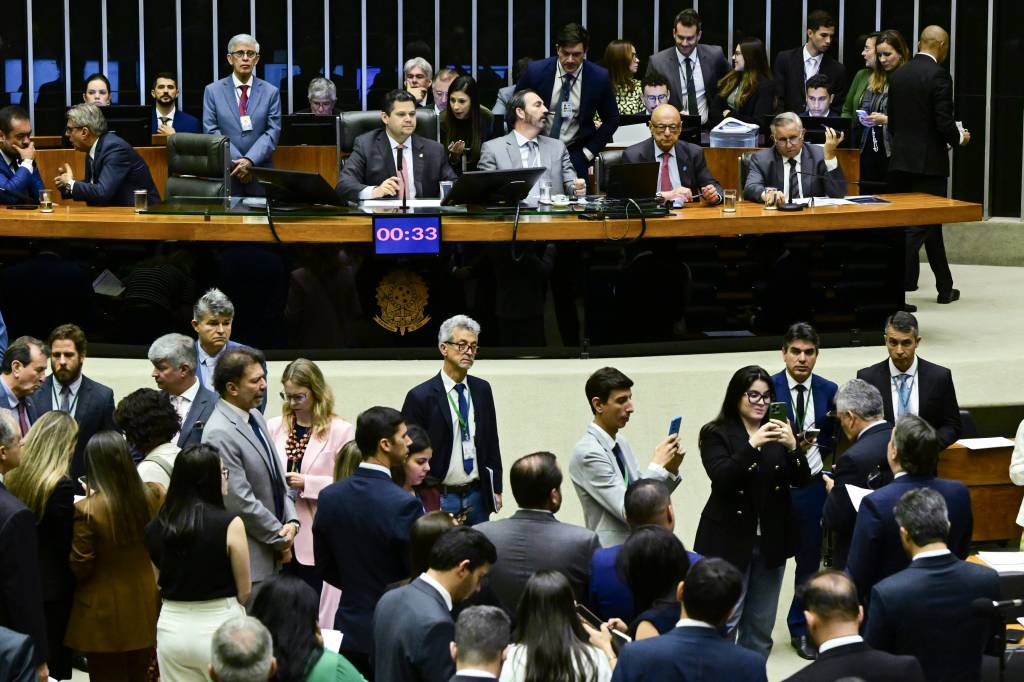 Congresso analisa LDO que obriga governo a pagar 65% de emendas até junho