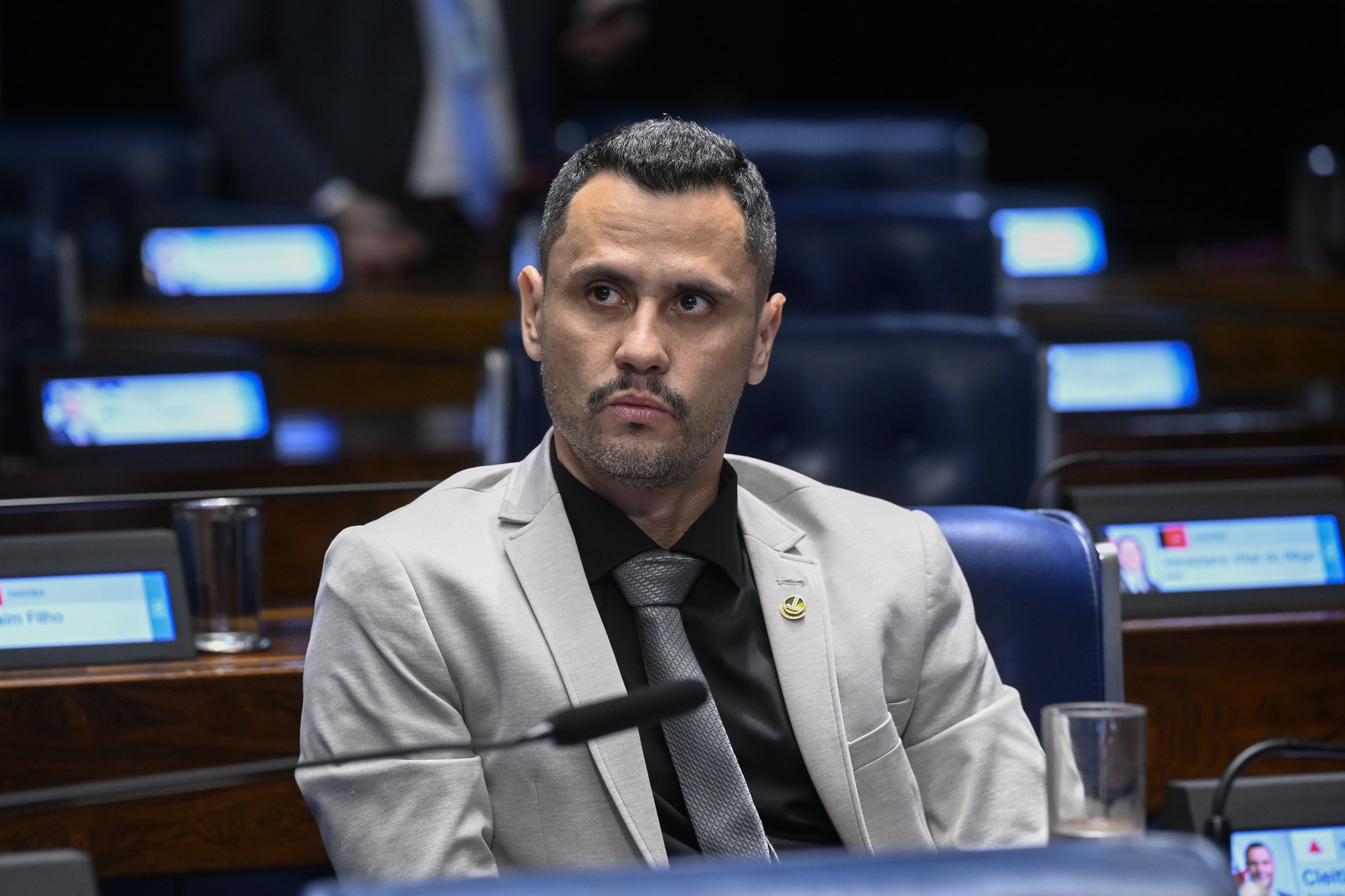 Cleitinho Azevedo: entre idas e vindas