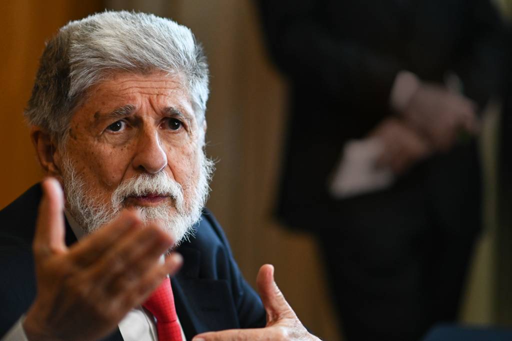 Celso Amorim alerta para risco de ‘incêndio’ na América do Sul com intervenção na Venezuela