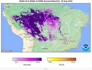 Imagens de satélite da Administração Nacional de Oceanos e Atmosfera, dos EUA, mostra Amazônia encoberta por fumaça