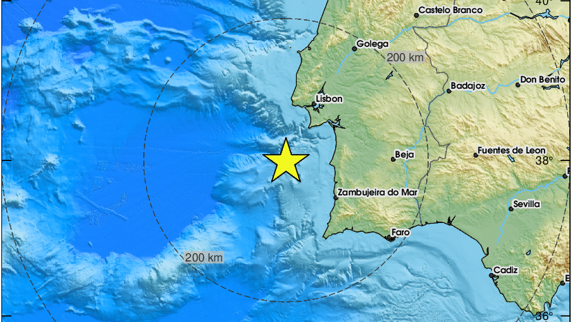 O terremoto atingiu águas 7,7 km a sudeste da capital, Lisboa, e 74 km a sudoeste de Setúbal. -