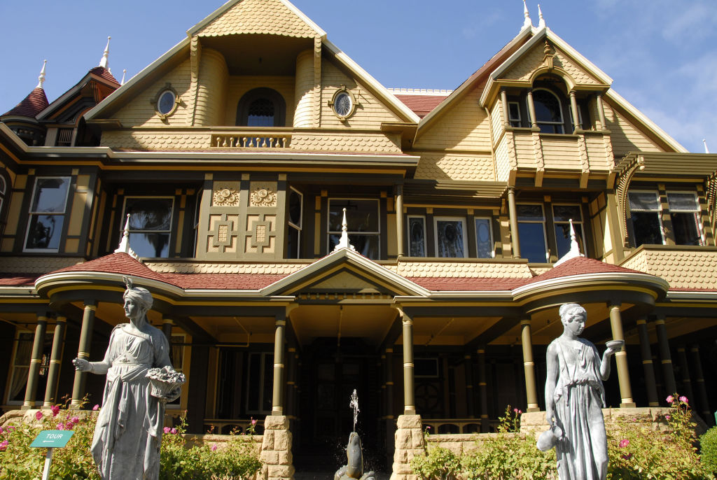 Winchester Mystery House .