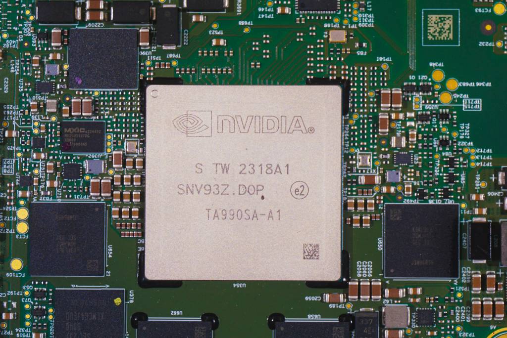 GettyImages-2158765849.jpg Chip da Nvidia: o governo americano dificulta o acesso dos chineses a novos processadores