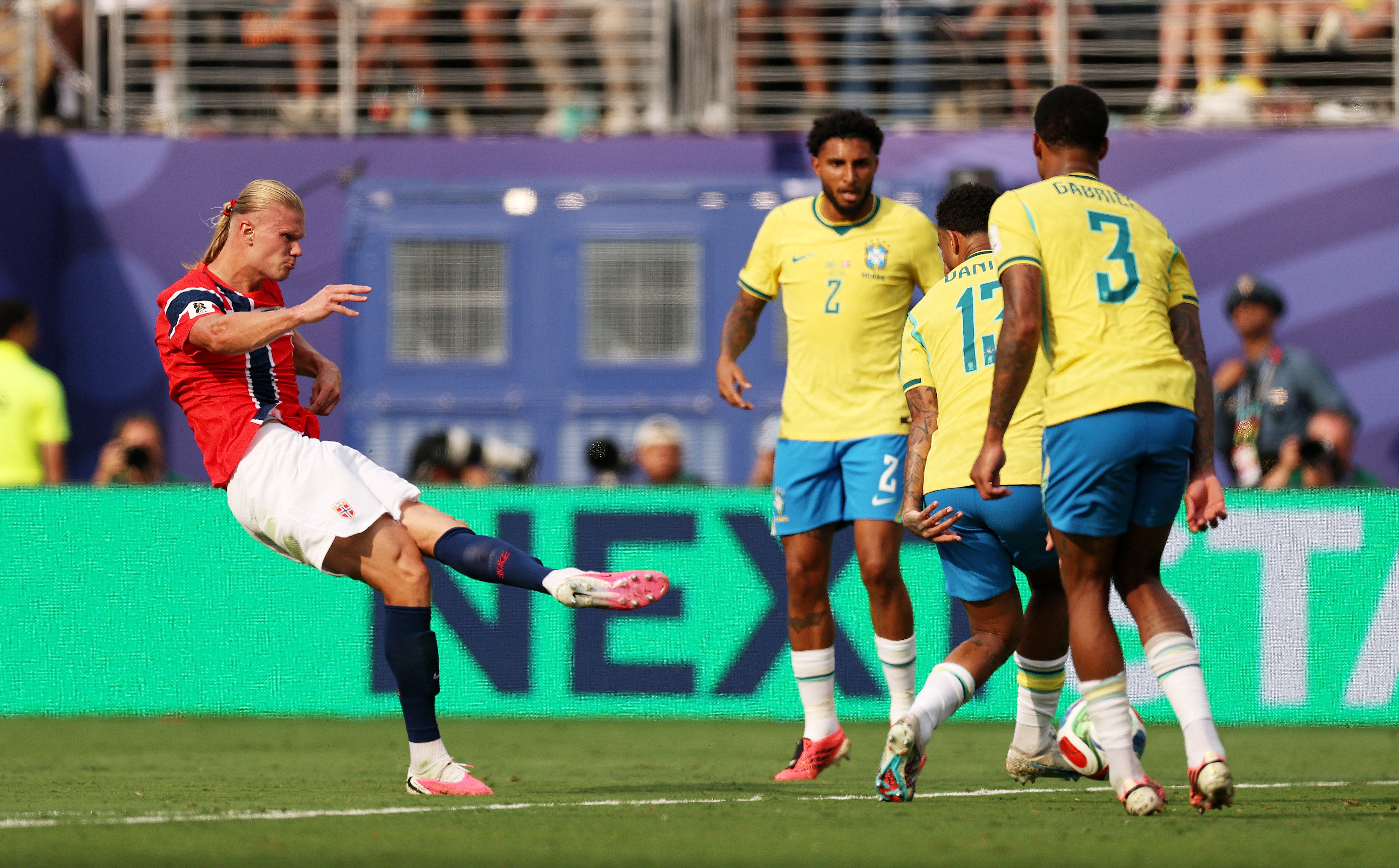 Haaland em Noruega x Brasil