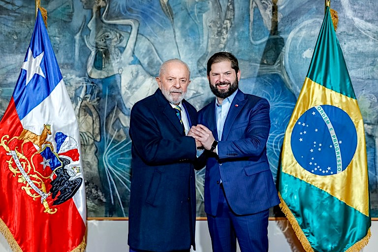 Rodrigo Pacheco (ao centro) recebe governadores e representantes de estados do Nordeste