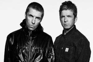 Os irmãos Liam e Noel Gallagher anunciam o retorno do Oasis