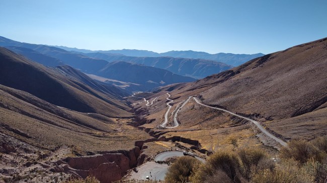 No mirante da Cuesta de Lipán é possível ver os sinuosos trechos da estrada que levam a uma altitude de 4.192 metros -