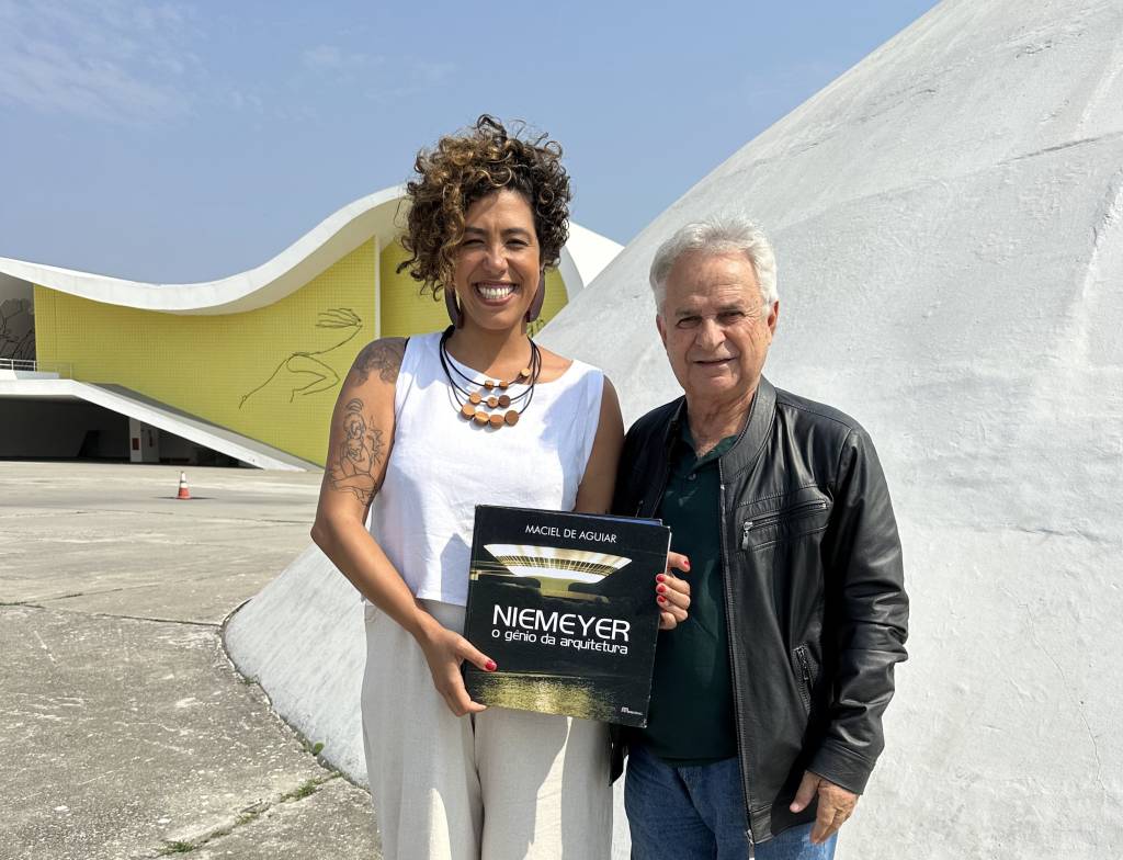 Maciel de Aguiar doa projeto de Niemeyer para deputada Talíria Petrone