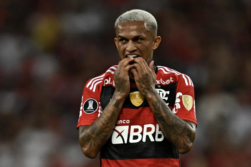 Pendência com Justiça criminal pode atrapalhar venda de Wesley do Flamengo