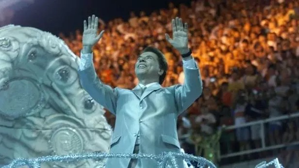 Silvio Santos na Sapucaí, em 2001