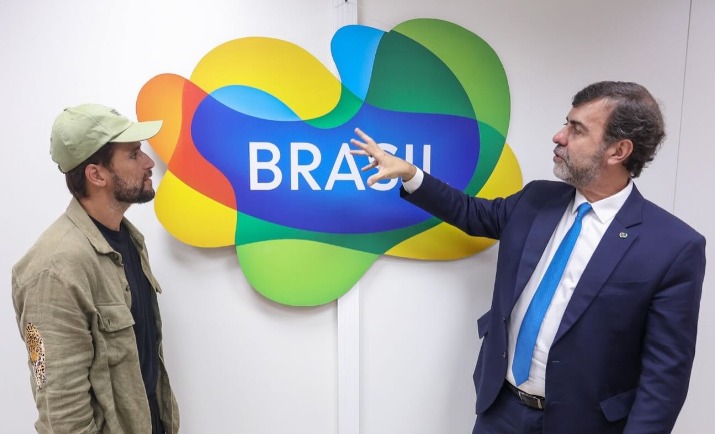 O que Bruno Gagliasso foi fazer em visita a Freixo na Embratur