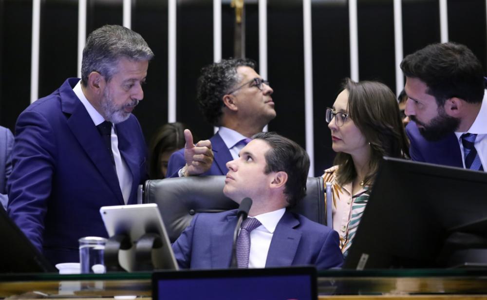 Sem votos contrários, Câmara aprova reforma do imposto de renda