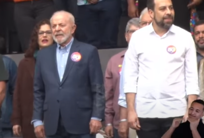 O presidente Lula e Guilherme Boulos (PSOL) em comício no Campo Limpo, zona sul de São Paulo