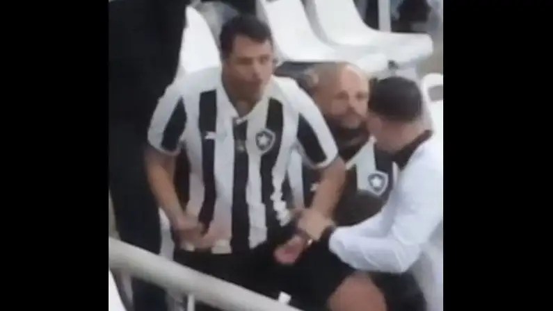 Prefeitura de Maricá demite autor de gestos racistas em jogo do Botafogo