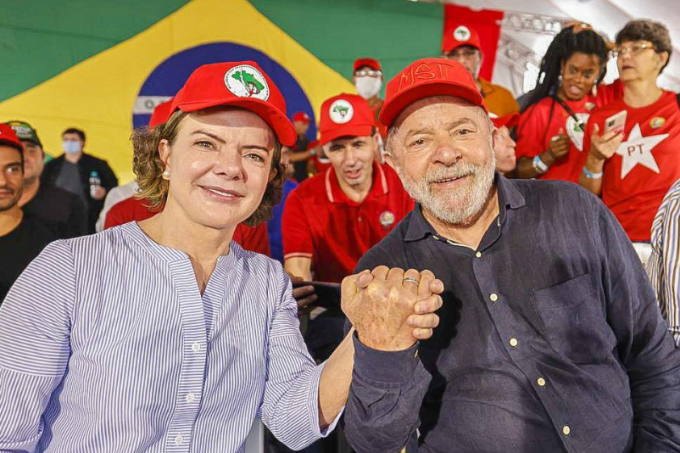 mst – gleisi e lula