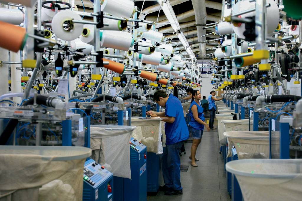 Faturamento da indústria cai 1,3% em setembro, aponta CNI