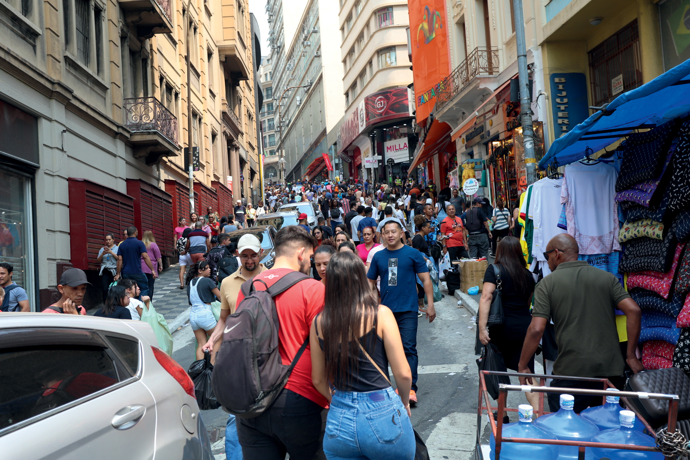 Movimentação na região da 25 de  Março em SP
