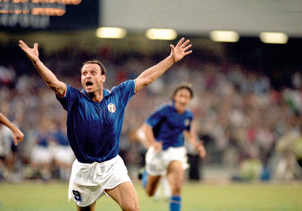 GettyImages-649773232.jpg AZZURRA - Toto Schillaci: artilheiro da Copa do Mundo de 1990, na Itália