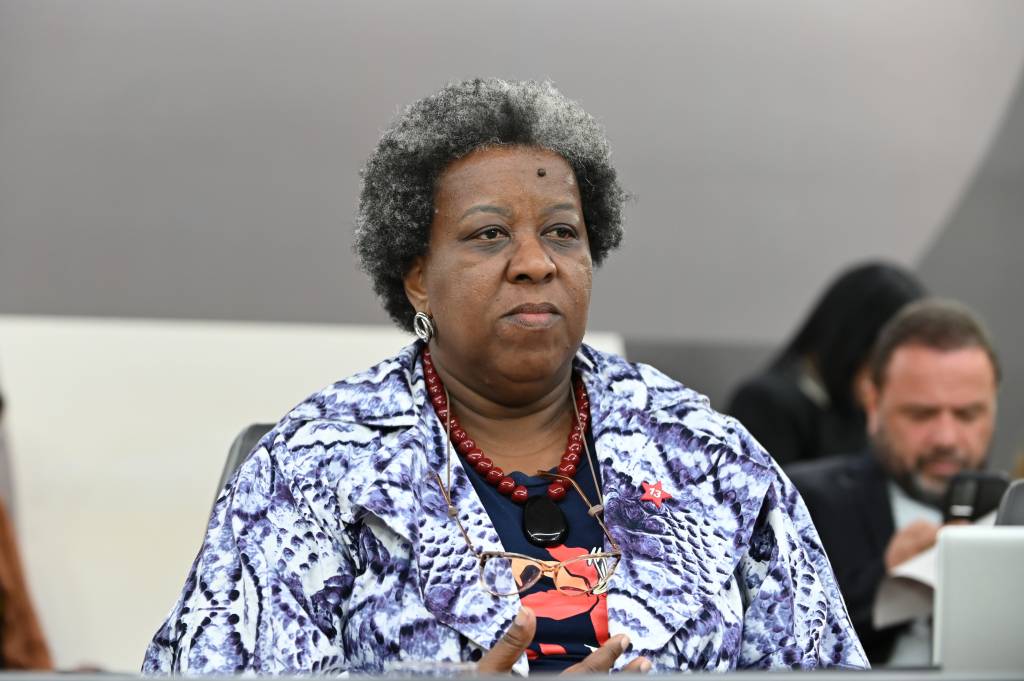 Ministra recebe propostas para proteção a defensores de direitos humanos