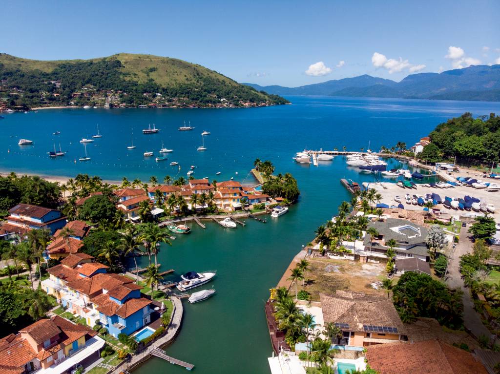 Imóveis de Ronnie Lessa – Portogallo, Angra dos Reis BELEZA NA MIRA - Angra: o plano é lotar o mar cristalino de cruzeiros e turistas