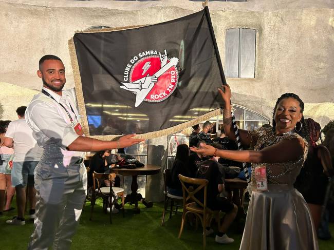 Alcione Carvalho e Marcos Ferreira, casal de mestre-sala e porta-bandeira do espaço de samba no Rock in Rio