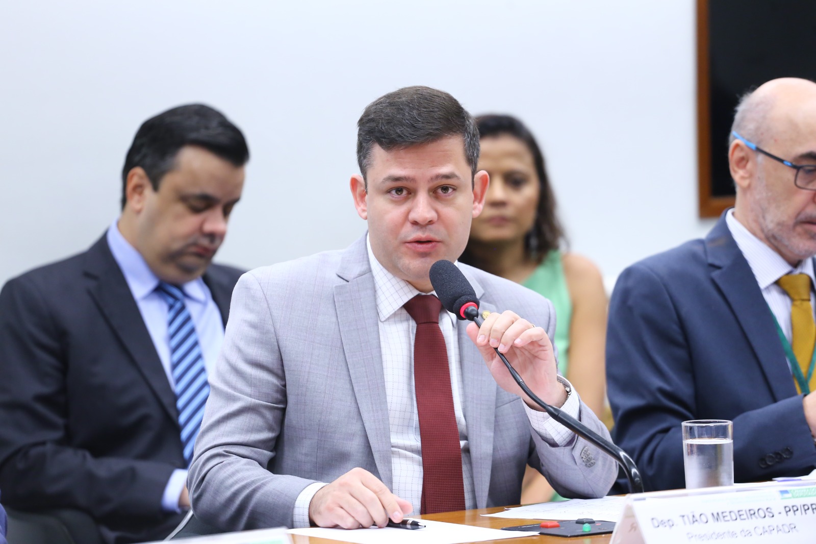 Tião Medeiros quer cortar benefícios sociais de quem usar dinheiro em apostas on-line