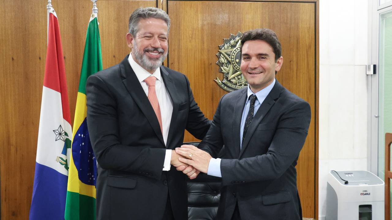 Lira recebe Celso Sabino na Câmara: desencontro em festa de aniversário