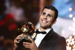 Manchester City's Spanish midfielder Rodri receives the Ballon d'Or award during the 2024 Ballon d'Or France Football award ceremony at the Theatre du Chatelet in Paris on October 28, 2024. (Photo by FRANCK FIFE / AFP)