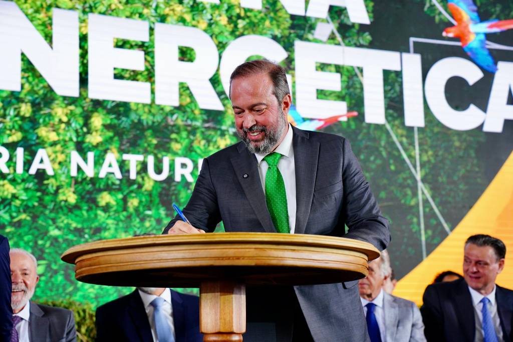 Conselho vai modelar novo fundo de transição para energia limpa defendido por Lula