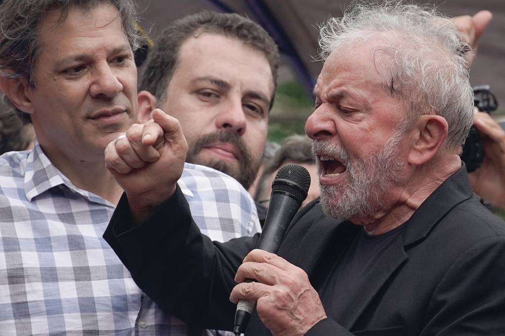 AP19313692934190 DE OLHO - Lula no dia da prisão: citação a Boulos como o futuro da esquerda