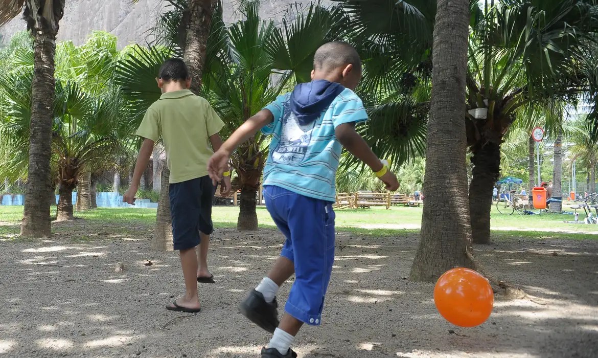 Crianças e adolescentes se tornaram um tema relevante nos planos de governo municipais, mas só cerca de 3% deles mencionam de forma explícita a questão dos direitos